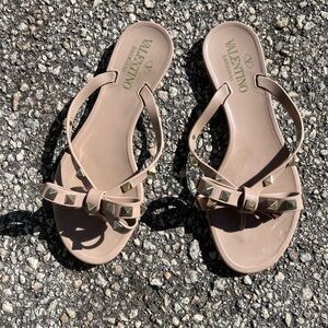 These are Valentino Garavani Rockstud Jelly Thong Sandals size 35
